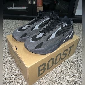 Men size 12 Yeezy Boost 700 V2 Vanta